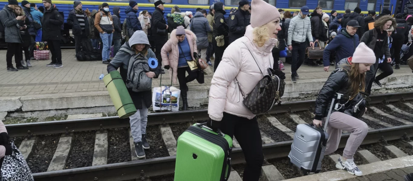 Πάνω από 325.000 Ουκρανοί έχουν περάσει στην Πολωνία